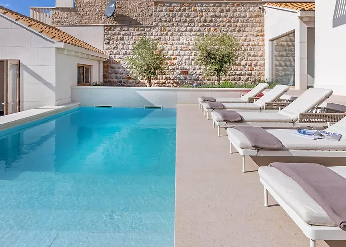 Vila Brand New Carmelita Exclusive With Free Smart Car *