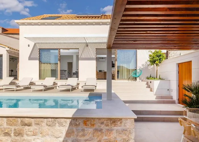 Brand New Carmelita Exclusive With Free Smart Car *