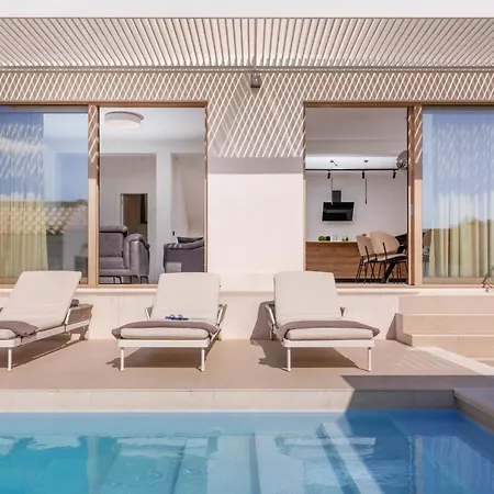 Villa Brand New Carmelita Exclusive With Free Smart Car *