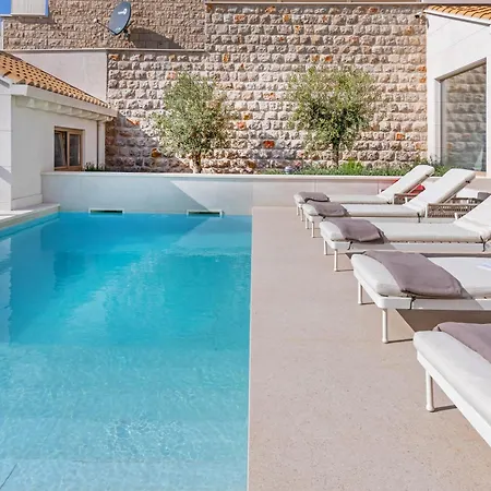 Villa Brand New Carmelita Exclusive With Free Smart Car *