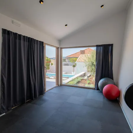 Brand New Carmelita Exclusive With Free Smart Car Villa