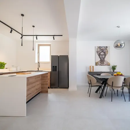 Brand New Carmelita Exclusive With Free Smart Car Villa