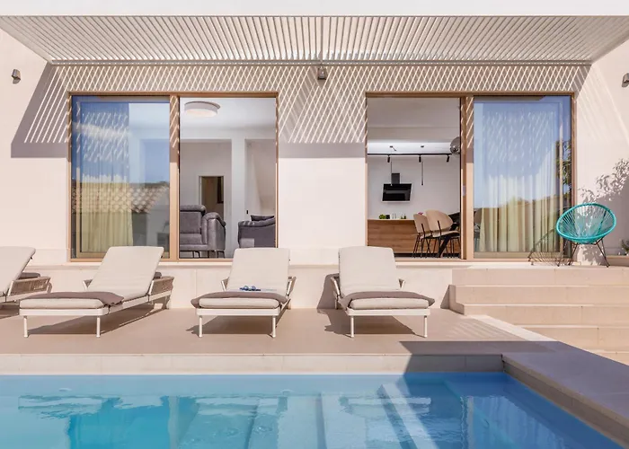 Villa Brand New Carmelita Exclusive With Free Smart Car *