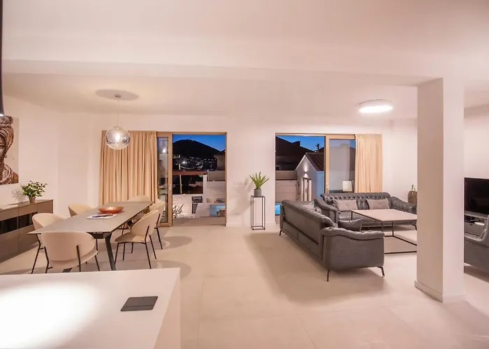 Brand New Carmelita Exclusive With Free Smart Car * Dubrovnik